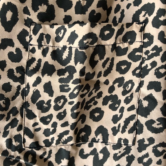 Sanctuary Leopard Print Short Sleeve Tie Front Top - Picture 5 of 8